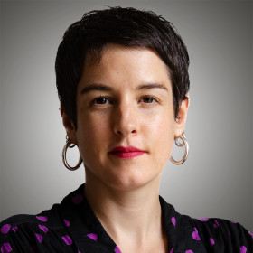 Portrait Léa Briand Gau - Geschäftsführerin von abgeordnetenwatch. Quelle: abgeordnetenwatch